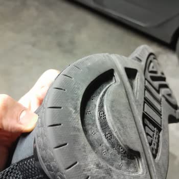Adidas Ayakkabı Üretim Hatası