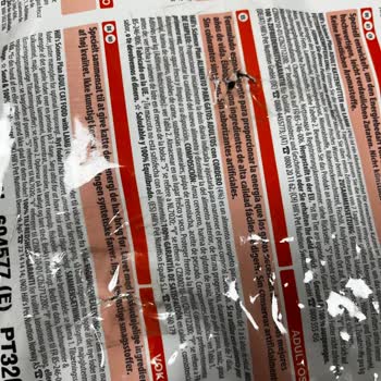 Amazon Ambalajındaki Delikler Bantlanmış Şekilde Kedi Maması Gönderdi!