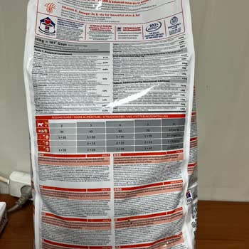 Amazon Ambalajındaki Delikler Bantlanmış Şekilde Kedi Maması Gönderdi!