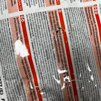 Amazon Ambalajındaki Delikler Bantlanmış Şekilde Kedi Maması Gönderdi!