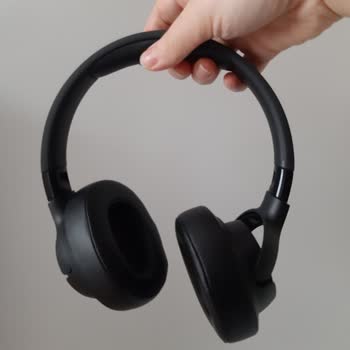 JBL Kulak Yerlerine Gelen Aparatların Biri Sert Diğerinin Gevşek Olması