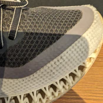 Adidas Sattığı Ayakkabının Arkasında Durmuyor