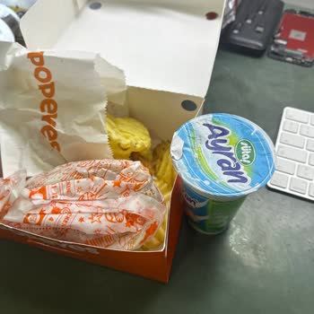 Popeyes Büyük Ayran Yerine Küçük Ayran Yolluyor