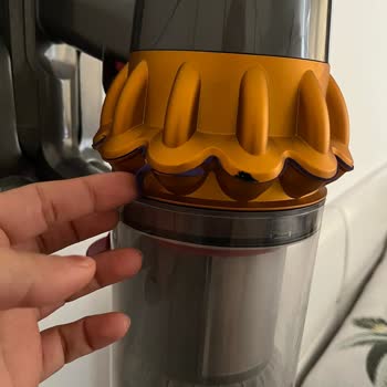 Dyson Ana Gövdedeki Süs Dedikleri Yer Koptu Ve Çekimi Düştü.