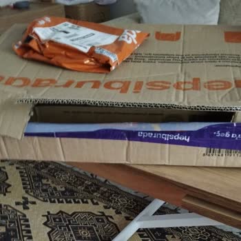 hepsiJET Yırtık Ve Hasarlı Gelen Kargo