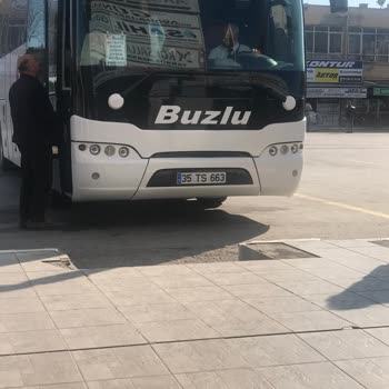 Buzlu Turizm Buzlu Otobüs Kadın Muavin