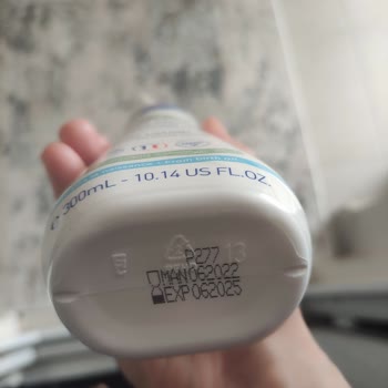 Mustela Nemlendirici Sürdükten Sonra Kızarıklık