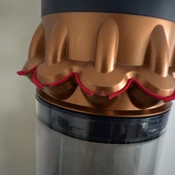 Dyson Süpürgemin Yumuşak Kısımlarında Atmalar Oldu