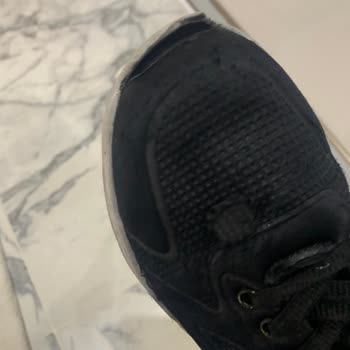 Hummel Mağazasından Aldığım Ayakkabı Bir Ayda Yırtıldı Ve Açıldı