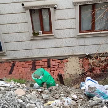 Ataşehir Belediyesi Önümdeki Binanın Yapımı Müteahhidin Bahçe Duvarımı Ve Bahçemi Yıkması