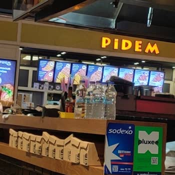 Kocaeli Symbol AVM Pidem Çalışanının İlgisiz Davranması