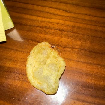 Lays Cipsinin İçinden Böcek