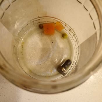 A101 Çokça Marka Garnitür İçinden Civata Çıktı