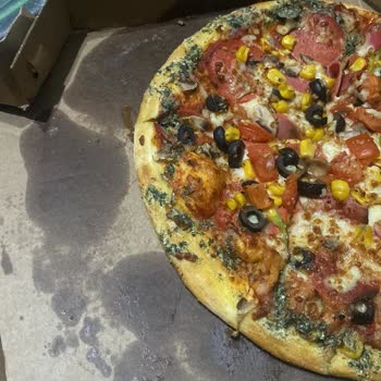 Domino's Pizza Ekstra Ücret Ödüyorum Şube Kafasına Göre Pizza Yapıp Gönderiyor