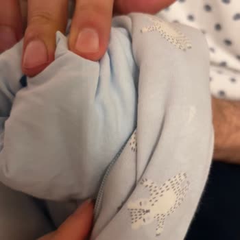 Andywawa Bebek Andywawa Uyku Tulumu Elyafının İçinden Çıkan Sivri Yabancı Cisim