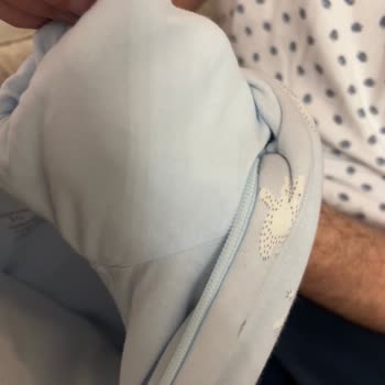Andywawa Bebek Andywawa Uyku Tulumu Elyafının İçinden Çıkan Sivri Yabancı Cisim