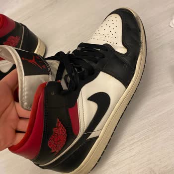 Nike Air Jordan İlk Aydan Taban Ayrılması