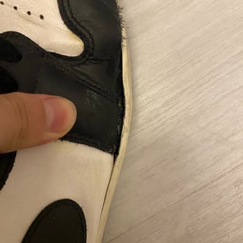 Nike Air Jordan İlk Aydan Taban Ayrılması