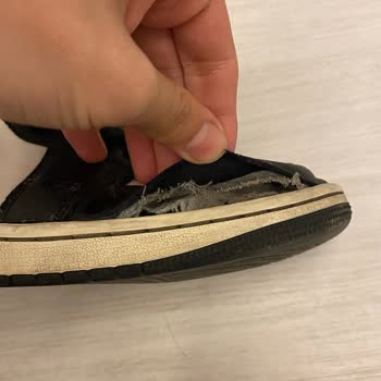 Nike Air Jordan İlk Aydan Taban Ayrılması