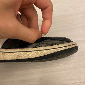 Nike Air Jordan İlk Aydan Taban Ayrılması