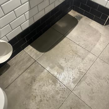 Kuşadası Starbucks Kirli Tuvalet