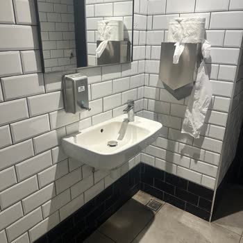Kuşadası Starbucks Kirli Tuvalet