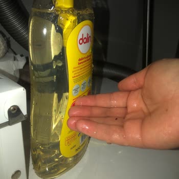 Dalin Bebek Şampuanında Şaşırtan Böcek Sürprizi!