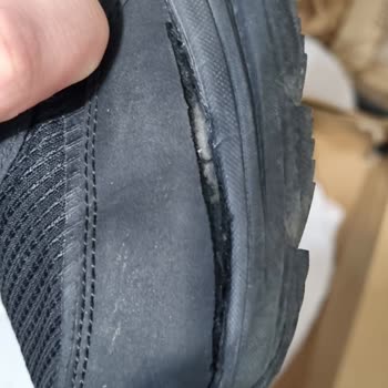 Skechers Kalitesiz Materyal Kullanımı Ve Garanti Kapsamına Girmemesi