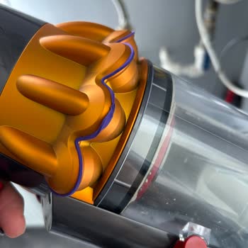 Dyson V15 Süpürge Kauçuk Yırtılmaya Başladı