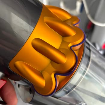 Dyson V15 Süpürge Kauçuk Yırtılmaya Başladı