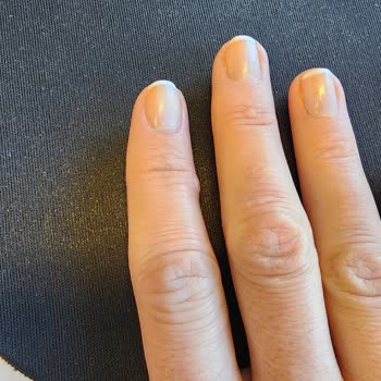 Dyson V15 Süpürge Tetiği Elde Nasır Yapıyor