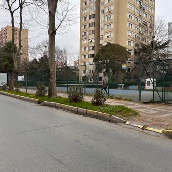 İBB - İstanbul Büyükşehir Belediyesi Ataköy Kortlarda Özel Dersten Dolayı Halk Kullanamıyor!