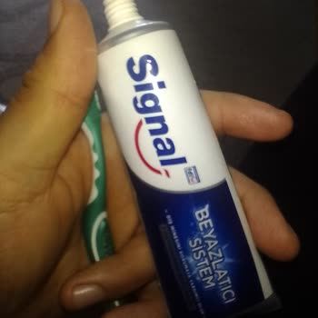 Signal Diş Macunu İçinden Çıkan Tuhaf Görüntü