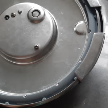 Крышка скороварки Farmasi Hisar не закрывается