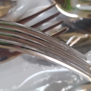 Nehir Madeni Eşya Çatal Setindeki Kararmalar Ve Değişim Süreci