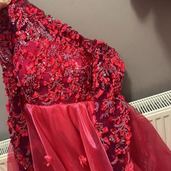 Fragwürdige Maßanfertigung, verweigerte Rückzahlung von Melike Çengel Bridal