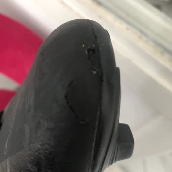 Adidas Krampon Üst Deri Yırtıldı