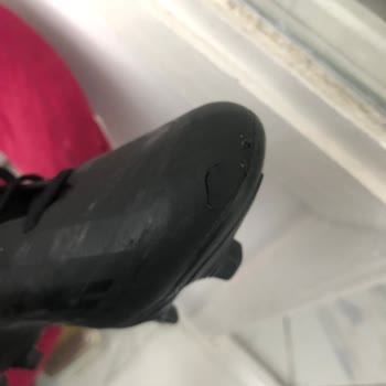 Adidas Krampon Üst Deri Yırtıldı
