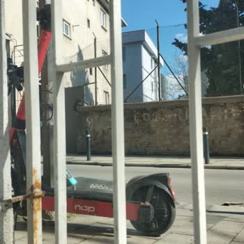 Kadıköy Belediyesi Scooterlar Yol Kapatıyor