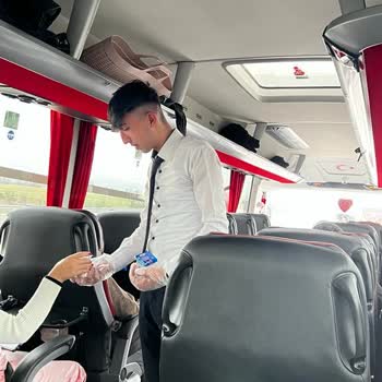 Kamil Koç Muavinin İyi Hizmetine Teşekkür