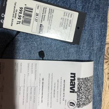 Mavi Marka Diz İzi Yapan Ve Bollaşan Jean