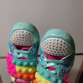 Skechers Mağdur Etmeye Devam Ediyor