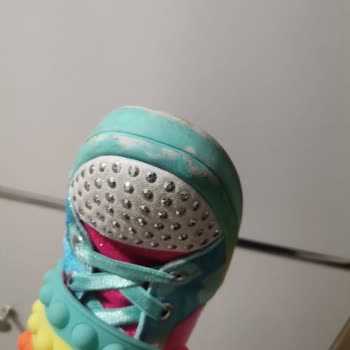 Skechers Mağdur Etmeye Devam Ediyor