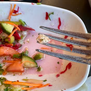 Köfteci Yusuf Salatadan Taş Çıktı