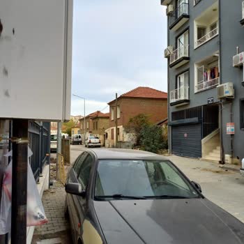 İzmir Büyükşehir Belediyesi Yol Ve Çöplerle İlgili