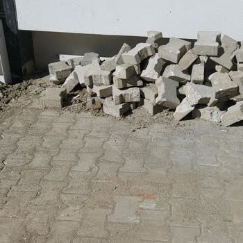 İzmir Büyükşehir Belediyesi Yol Ve Çöplerle İlgili