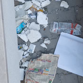 İzmir Büyükşehir Belediyesi Yol Ve Çöplerle İlgili