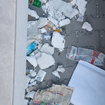 İzmir Büyükşehir Belediyesi Yol Ve Çöplerle İlgili