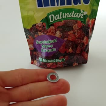 Şok Marketler Amigo Paketin İçinden Çıkan Metal Parça