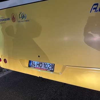 İBB - İstanbul Büyükşehir Belediyesi 40T Hattı Şoföründen Kabalık Ve Hakaret İçeren Davranış!
